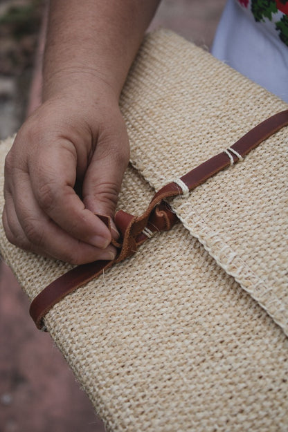 Clutch Tierra Nuestra